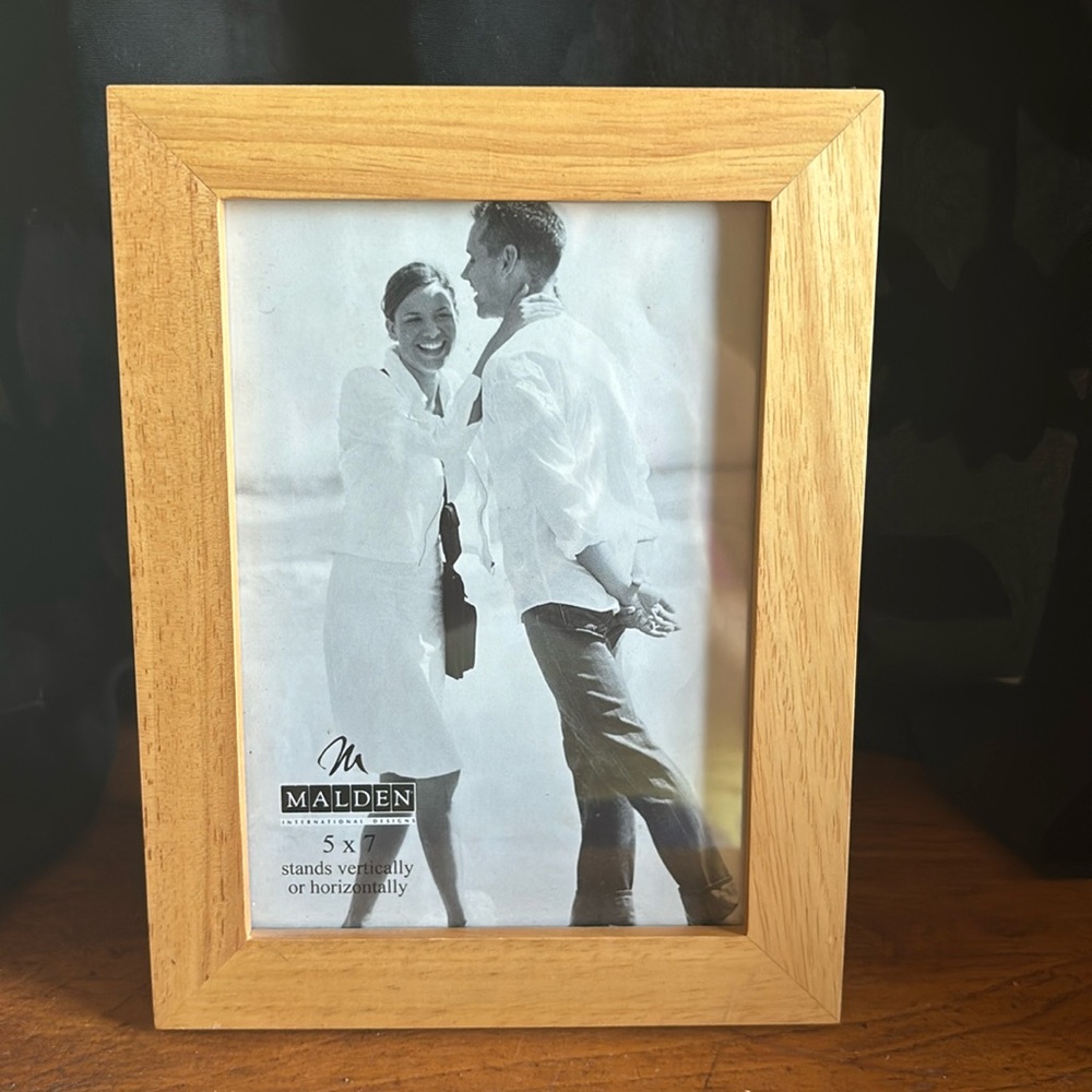 1990’s Malden 5” x7” table top vertical or horizontal wooden picture frame